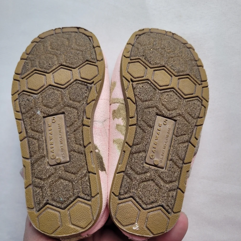 Airwalk Little Girls Faux Suede Pink Camo Slipon Moccasins Size 5
